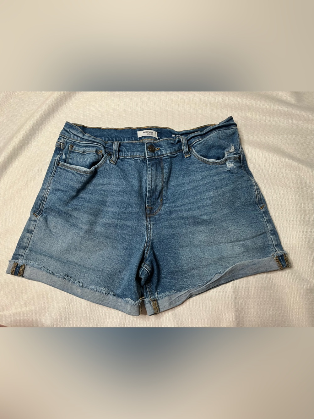 Kensie Medium Wash Denim Shorts High Rise Cuffed Raw Hem Distressed 90s Y2K